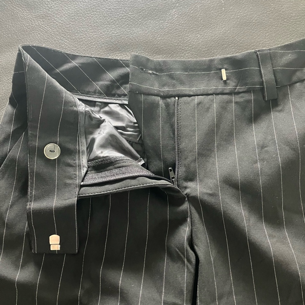 H&M Women’s Black and White Pinstripe Dress Pants Size 4 - Picture 6 of 7
